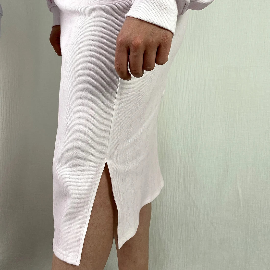 lucewear: femmes portant des jupes cotelé à motifs