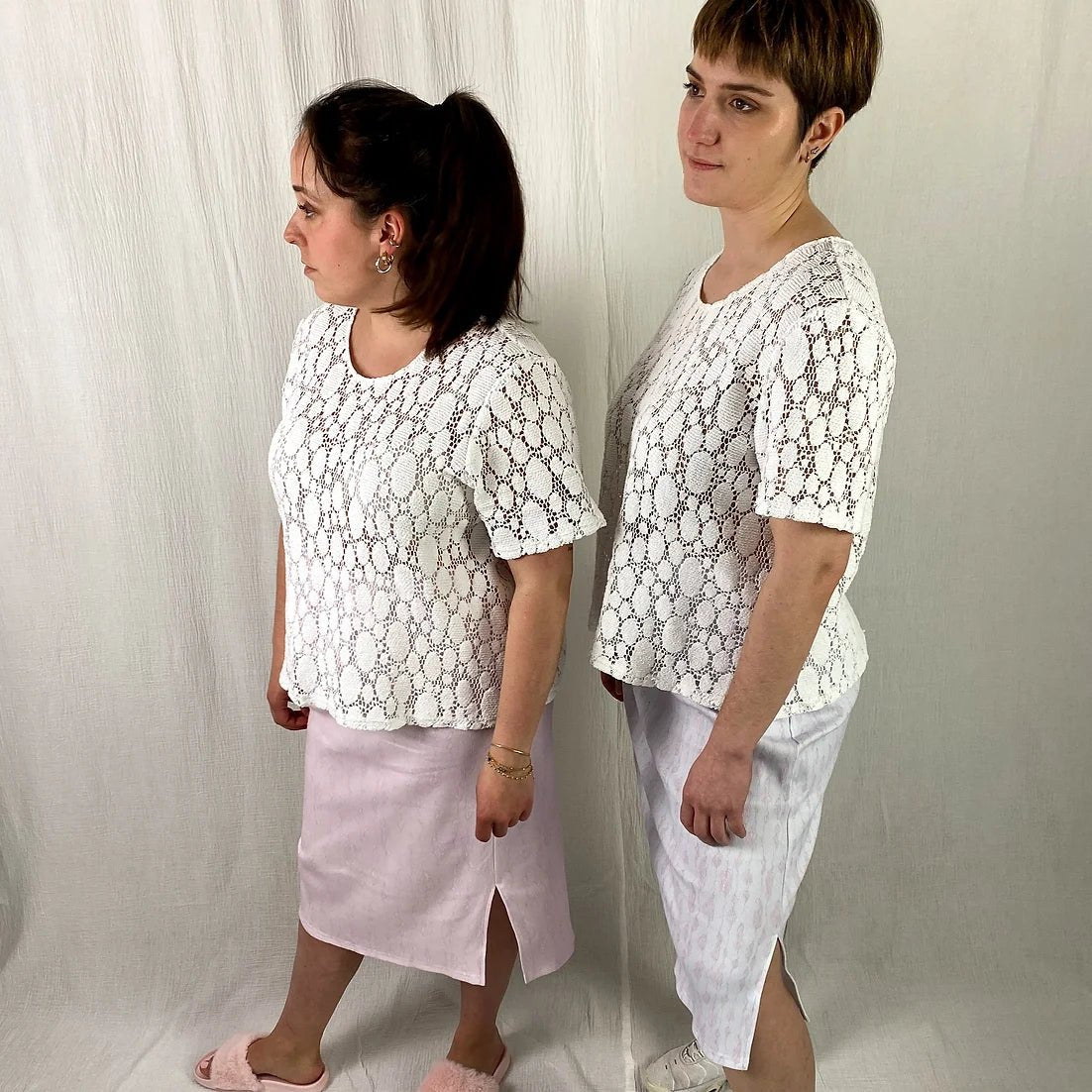 lucewear: femmes portant des jupes cotelé à motifs