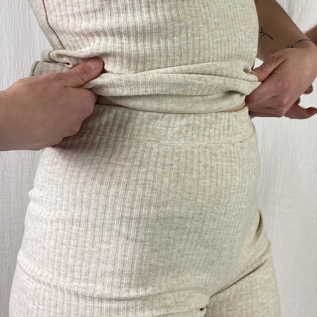 lucewear: femme portant un short cycliste beige