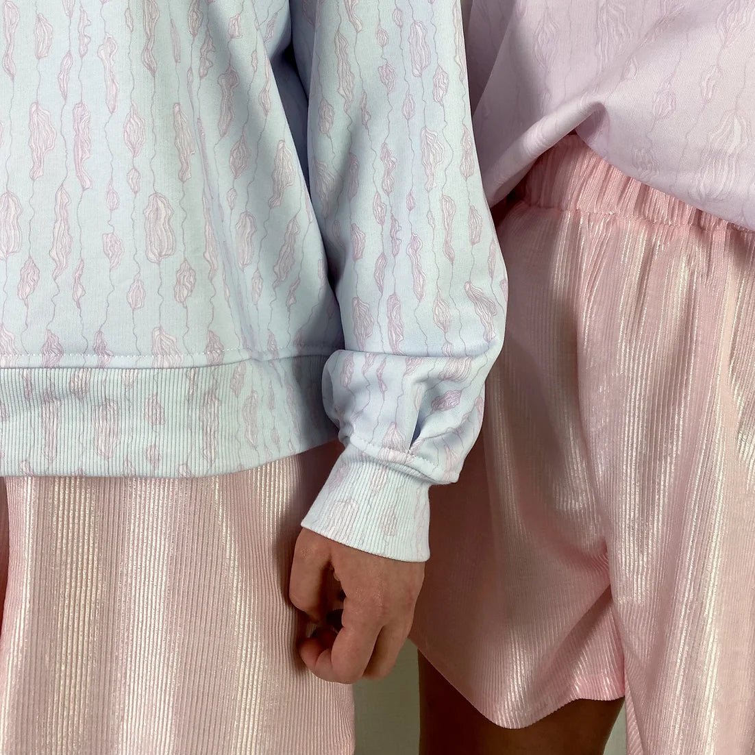 lucewear: femme portant un short large rose