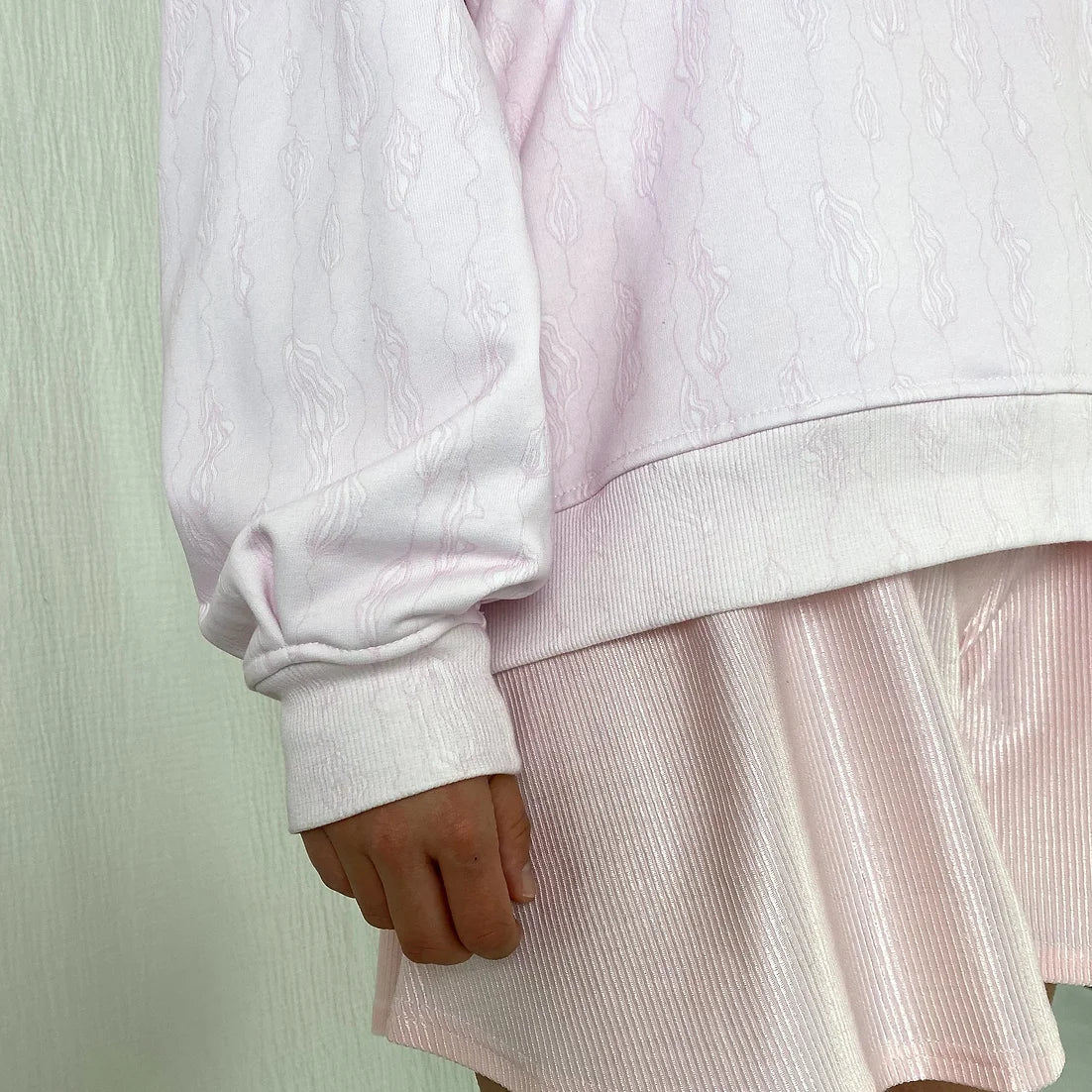 lucewear: femme portant un short large rose