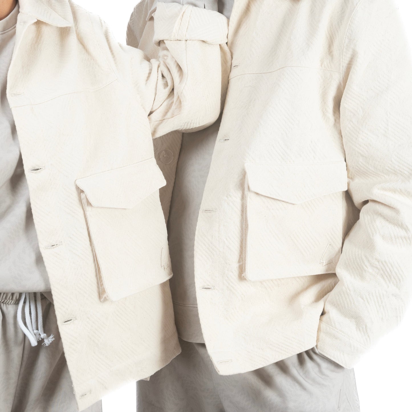 Lucewear: femme et homme portant une veste mixte beige